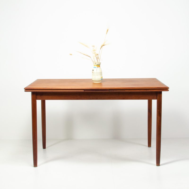 Danish extendable dining table in teak