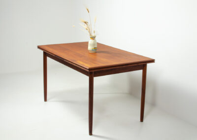 Danish extendable dining table in teak