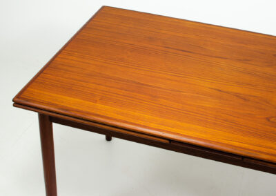 Danish extendable dining table in teak
