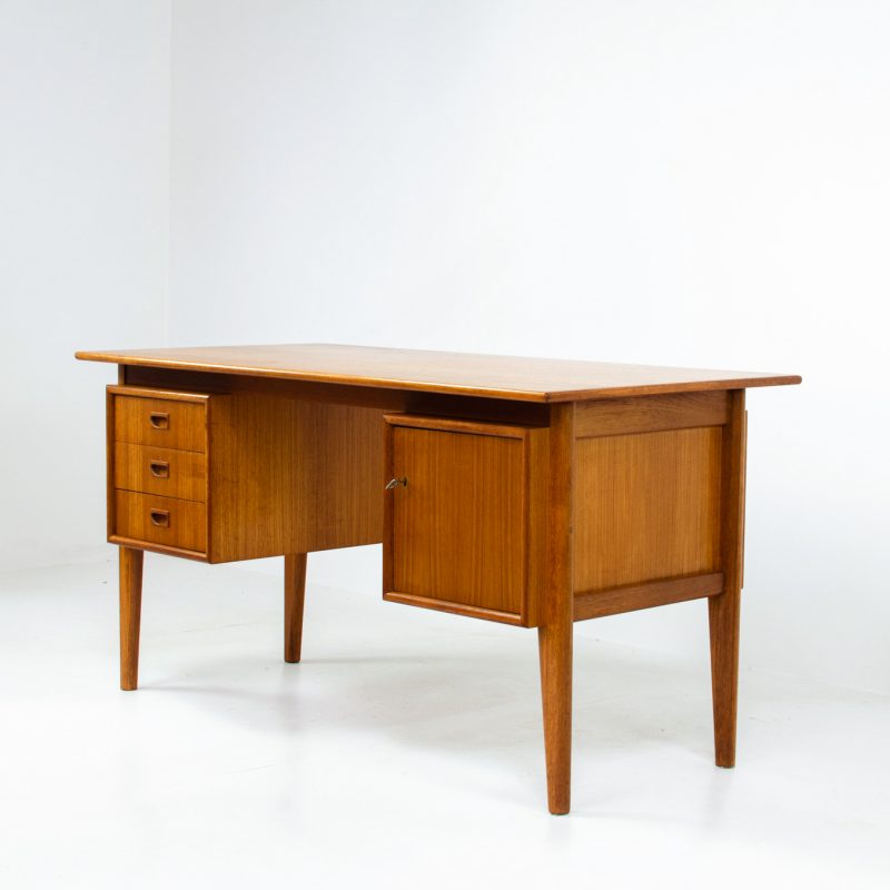 Danish writing desk in teak arne vodder