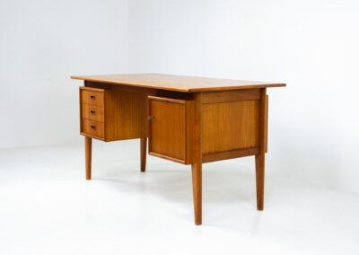 Danish writing desk in teak arne vodder