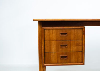 Danish writing desk in teak arne vodder