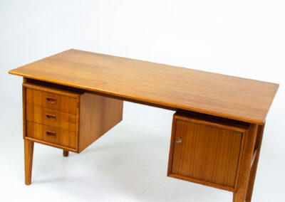 Danish writing desk in teak arne vodder