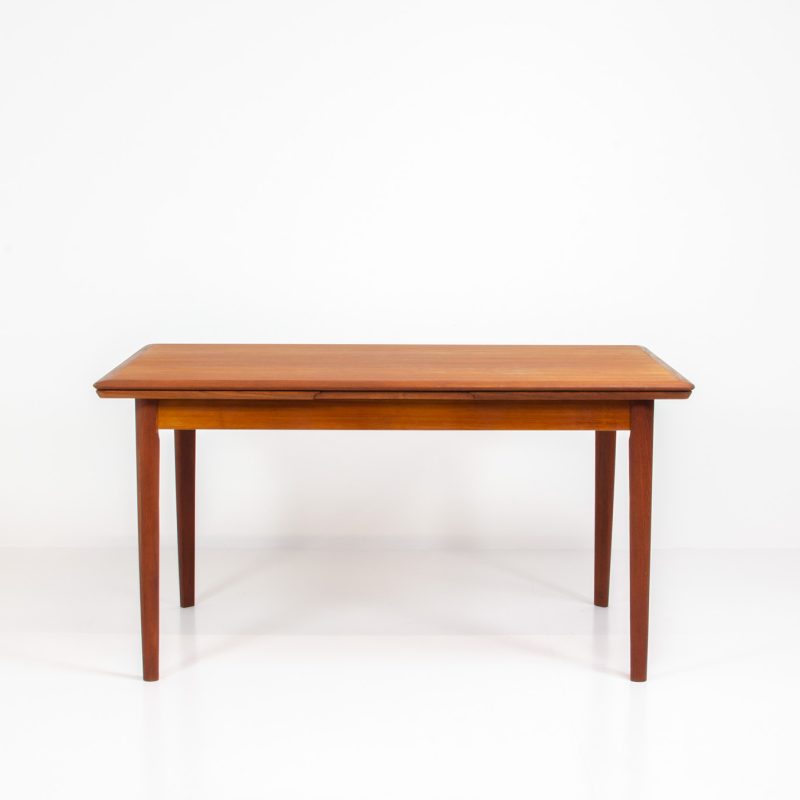 Danish extendable dining table in teak