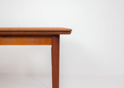 Danish extendable dining table in teak