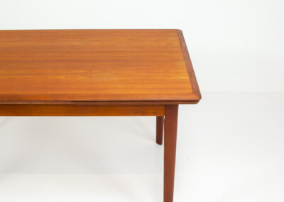 Danish extendable dining table in teak