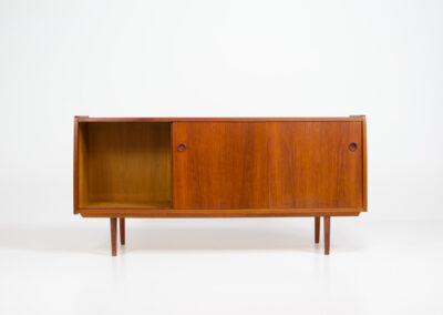 Measurements: Height: 74 cm Width: 240 cm Depth: 47 cm