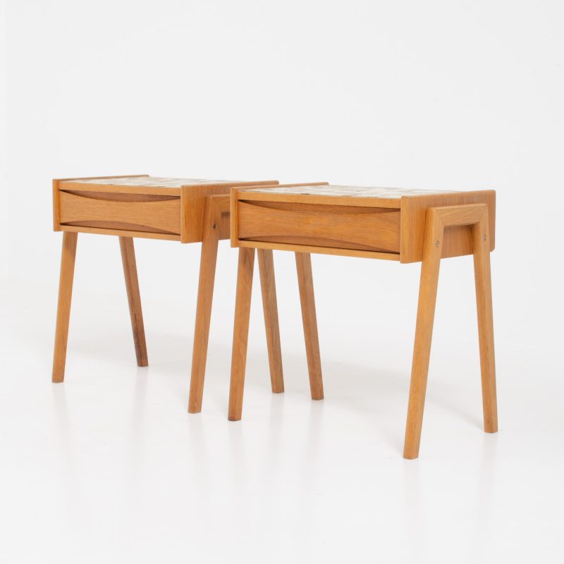 Pair of oak nightstands with mosaic tiles (Denmark, 1970s). They have a very minimalistic design and one shelve with beautiful inset handles. The top is covered with mosaic tiles which gives them a funky look. In very good condition.