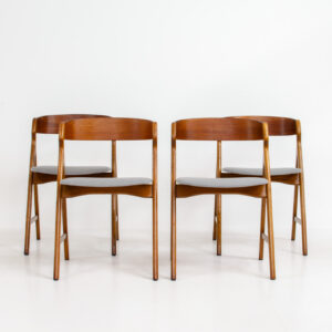 Set of 4 oak ‘Model 71’ dining chairs by Henning Kjaernulf