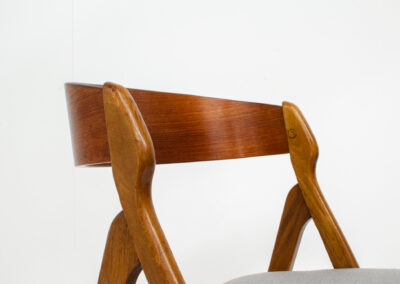 Set of 4 oak ‘Model 71’ dining chairs by Henning Kjaernulf