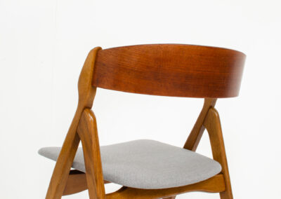 Set of 4 oak ‘Model 71’ dining chairs by Henning Kjaernulf