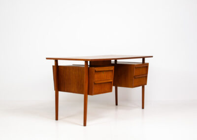 Freestanding desk by Gunnar Tibergaard