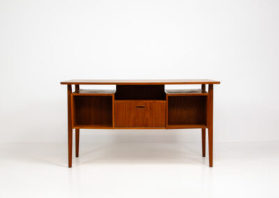 Freestanding desk by Gunnar Tibergaard