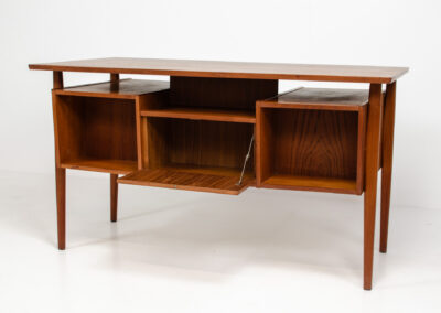 Freestanding desk by Gunnar Tibergaard