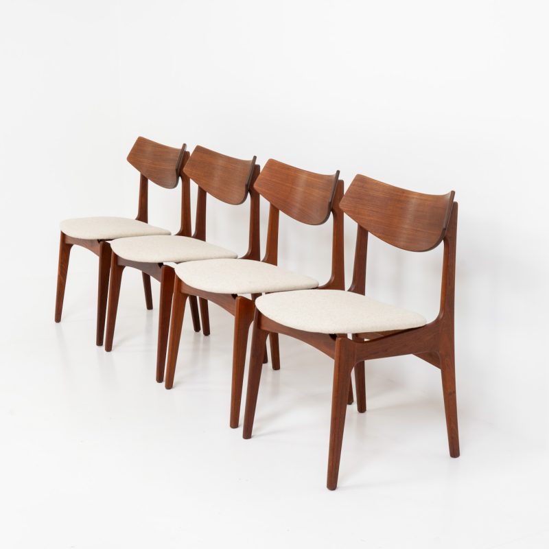 Rare set of 4 dining chairs by Erik Buch for Funder-Schmidt & Madsen (Denmark, 1950s). Durable Danish quality and a beautiful design, made out of teak. They have nice organic lines and the typical floating seats. The chairs are fully restored and newly upholstered in a beige fabric. Ready for another lifetime.