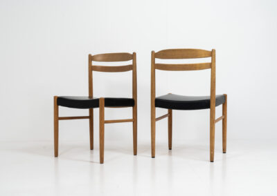 Set of 6 oak dining chairs by Carl Ekström for Albin Johansson & Söner (Sweden, 1950s). Featuring solid oak frames and original leather seats. Marked by maker. In very good condition.