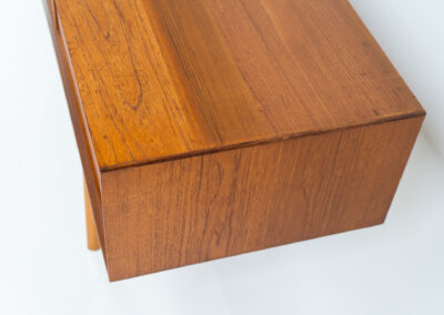 Exceptional Paola sideboard by Oswald Vermaercke for V-Form (Belgium, 1959). An amazing design with a lot of details and a highly sought after extra low height. Featuring two folding doors and four drawers with nice bent wood insides. This unusual low case piece can be perfectly used to put a tv on. In very good condition with some color differences on the top due to UV exposure.