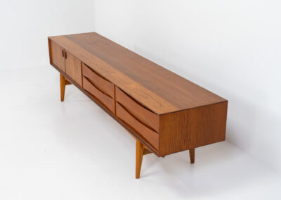 Exceptional Paola sideboard by Oswald Vermaercke for V-Form (Belgium, 1959). An amazing design with a lot of details and a highly sought after extra low height. Featuring two folding doors and four drawers with nice bent wood insides. This unusual low case piece can be perfectly used to put a tv on. In very good condition with some color differences on the top due to UV exposure.