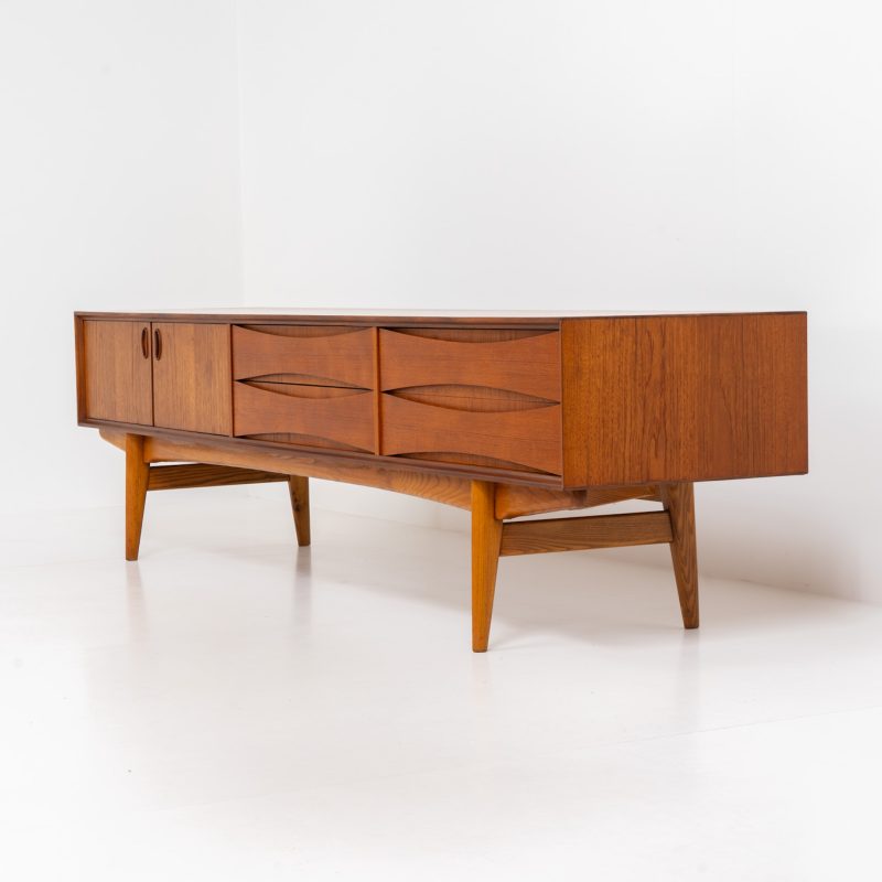 Exceptional Paola sideboard by Oswald Vermaercke for V-Form (Belgium, 1959). An amazing design with a lot of details and a highly sought after extra low height. Featuring two folding doors and four drawers with nice bent wood insides. This unusual low case piece can be perfectly used to put a tv on. In very good condition with some color differences on the top due to UV exposure.