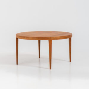 Round coffee table by Severin Hansen for Haslev Møbelfabrik (Denmark, 1960s).A very nicely finished piece made out of teak. In very good condition.