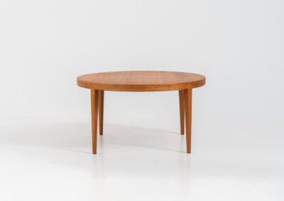 Round coffee table by Severin Hansen for Haslev Møbelfabrik (Denmark, 1960s).A very nicely finished piece made out of teak. In very good condition.