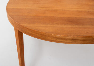 Round coffee table by Severin Hansen for Haslev Møbelfabrik (Denmark, 1960s).A very nicely finished piece made out of teak. In very good condition.