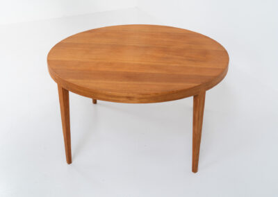 Round coffee table by Severin Hansen for Haslev Møbelfabrik (Denmark, 1960s).A very nicely finished piece made out of teak. In very good condition.