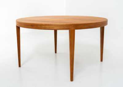 Round coffee table by Severin Hansen for Haslev Møbelfabrik (Denmark, 1960s).A very nicely finished piece made out of teak. In very good condition.