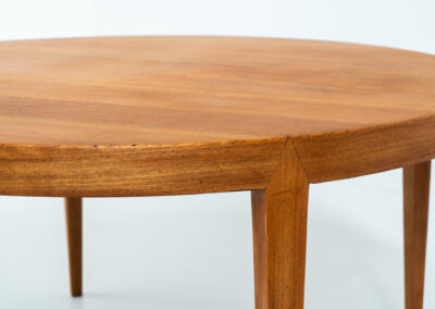 Round coffee table by Severin Hansen for Haslev Møbelfabrik (Denmark, 1960s).A very nicely finished piece made out of teak. In very good condition.
