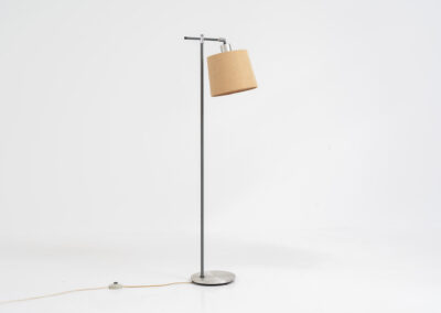 “Variant” floor lamp by Jo Hammerborg for Fog & Mørup (Denmark, 1960s). A very rare model of Fog & Mørup’s floor lamps with an unusual hessian lamp shade. It gives a very cozy and warm light glow. The lamp is switched on with a foot switch and is adjustable in angle. In good condition with some visible using traces on the metal. Marked by maker.