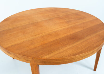 Round coffee table by Severin Hansen for Haslev Møbelfabrik (Denmark, 1960s).A very nicely finished piece made out of teak. In very good condition.