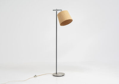 “Variant” floor lamp by Jo Hammerborg for Fog & Mørup (Denmark, 1960s). A very rare model of Fog & Mørup’s floor lamps with an unusual hessian lamp shade. It gives a very cozy and warm light glow. The lamp is switched on with a foot switch and is adjustable in angle. In good condition with some visible using traces on the metal. Marked by maker.