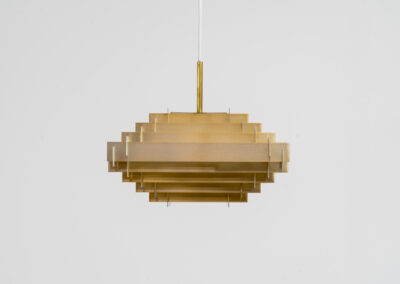 Stunning Pyramid pendant light by Hans Følsgaard for Følsgaard A/S (Denmark, 1970s). It is made out of brass colored aluminium slats that are pushed together. In very good condition & newly rewired.