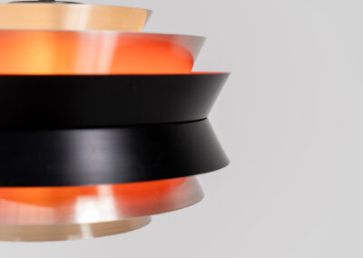 Trava pendant light by Carl Thore for Granhaga (Sweden, 1960s). A sleek design featuring six aluminium shades. Two of them are lacquered in black in the outside and lacquered in orange on the inside. The orange interior creates a beautiful defused and moody light dispersion. Newly rewired, in very good condition.