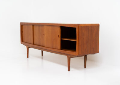 Stunning Danish sideboard in teak, 1960s. This piece is absolutely gorgeous! We are not sure who designed it, but it is referred to “K.L. Dansk” online. It’s extremely detailed and built to very high quality standards. It features four sliding doors with adjustable shelves and three drawers inside. The rounded edges and organic shapes on this piece are just amazing. In perfect condition!