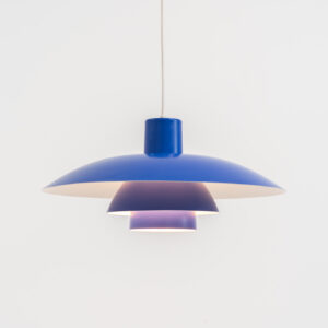 Blue PH4/3 pendant light designed by Poul Henningsen for Louis Poulsen (Denmark, 1960s). A beautiful and timeless design with at the same time a very nice and calming light dispersion! Original blue color. Newly rewired and in very good condition. We have a white one in stock aswell!