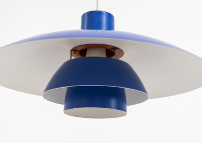 Blue PH4/3 pendant light designed by Poul Henningsen for Louis Poulsen (Denmark, 1960s). A beautiful and timeless design with at the same time a very nice and calming light dispersion! Original blue color. Newly rewired and in very good condition. We have a white one in stock aswell!