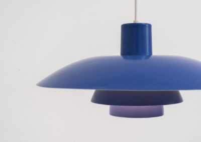 Blue PH4/3 pendant light designed by Poul Henningsen for Louis Poulsen (Denmark, 1960s). A beautiful and timeless design with at the same time a very nice and calming light dispersion! Original blue color. Newly rewired and in very good condition. We have a white one in stock aswell!
