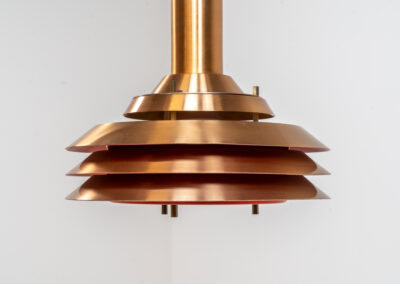 Copper plated Model 705 pendant light by Lyskaer (Denmark, 1960s). This space age beauty contains 4 aluminium shades with a copper colored exterior. The inside is lacquered in orange, which creates a beautiful and warm light dispersion. Newly rewired and in very good condition.