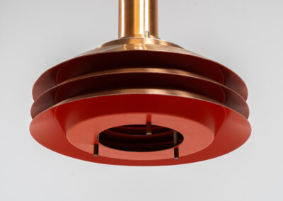 Copper plated Model 705 pendant light by Lyskaer (Denmark, 1960s). This space age beauty contains 4 aluminium shades with a copper colored exterior. The inside is lacquered in orange, which creates a beautiful and warm light dispersion. Newly rewired and in very good condition.