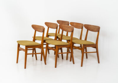 Set of 6 ‘Model 210’ dining chairs by Thomas harlev for Farstrup (Denmark, 1960s). We are totally in love with the color combination of the beech wood and the mustard/khaki fabric! These elegant and contemporary chairs are made of a solid beech frame and a teak veneer backrest. Restored and newly upholstered, in good condition!