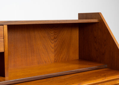 Danish secretary in teak, 1960s. A highly versatile piece featuring beautiful handles, a pull-out leaf and lots of storage space. A small and convenient piece that finds its way in any setting. In very good condition!