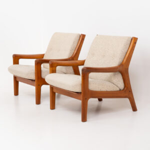 Stunning easy chair by Gustav Thams for A/S Vejen (Denmark, 1960s). The rounded and organic shapes on this one is just impressive. It features a solid teak frame and the original beige upholstery. It seems to us that its not even been used, as the condition of the wood and the fabric is perfect.  