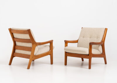 Stunning easy chair by Gustav Thams for A/S Vejen (Denmark, 1960s). The rounded and organic shapes on this one is just impressive. It features a solid teak frame and the original beige upholstery. It seems to us that its not even been used, as the condition of the wood and the fabric is perfect.  