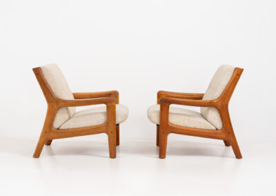Stunning easy chair by Gustav Thams for A/S Vejen (Denmark, 1960s). The rounded and organic shapes on this one is just impressive. It features a solid teak frame and the original beige upholstery. It seems to us that its not even been used, as the condition of the wood and the fabric is perfect.  