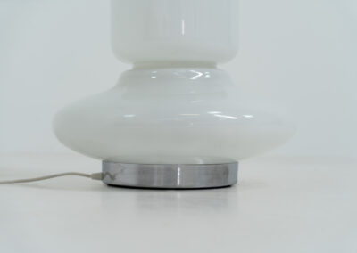 Large and extraordinary floor lamp by Carlo Nason for Mazzega (Italy, 1970s). A true eye catcher made fully out of Murano glass. It’s switched on with a dimmer switch which can control the light from very moody to very bright. In very good condition!