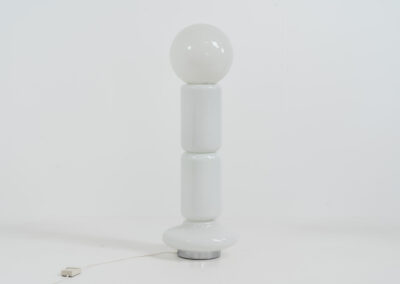 Large and extraordinary floor lamp by Carlo Nason for Mazzega (Italy, 1970s). A true eye catcher made fully out of Murano glass. It’s switched on with a dimmer switch which can control the light from very moody to very bright. In very good condition!