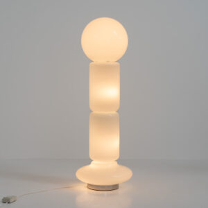 Large and extraordinary floor lamp by Carlo Nason for Mazzega (Italy, 1970s). A true eye catcher made fully out of Murano glass. It’s switched on with a dimmer switch which can control the light from very moody to very bright. In very good condition!