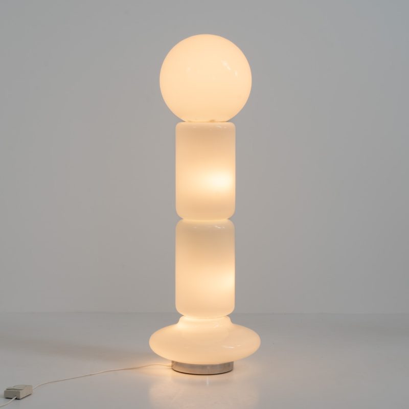 Large and extraordinary floor lamp by Carlo Nason for Mazzega (Italy, 1970s). A true eye catcher made fully out of Murano glass. It’s switched on with a dimmer switch which can control the light from very moody to very bright. In very good condition!