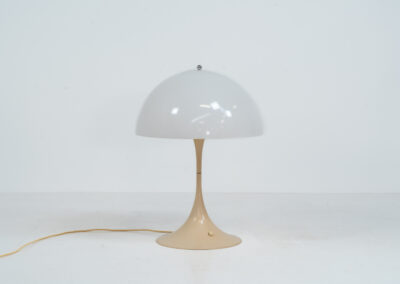Panthella table lamp by Verner Panton for Louis Poulsen (Denmark, 1970s). A Danish design classic in good and original condition.